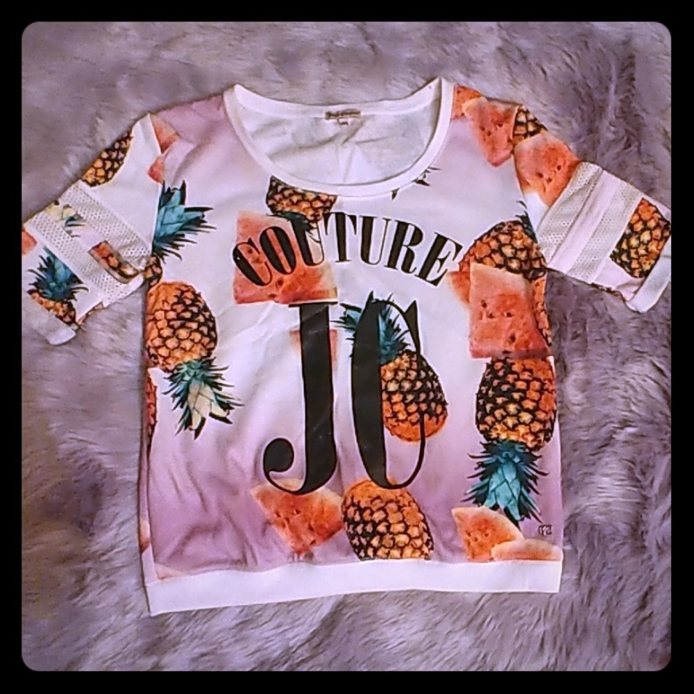 Juicy Couture. Short sleeve sweater.